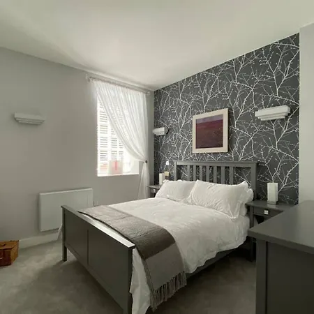 Touch Of Luxury Near Old City - Parking Available Bristol
