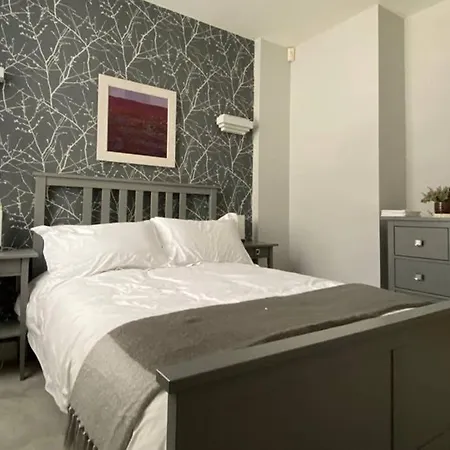 Touch Of Luxury Near Old City - Parking Available